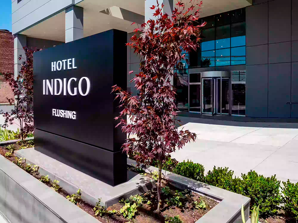 hotel indigo flushing airport parking